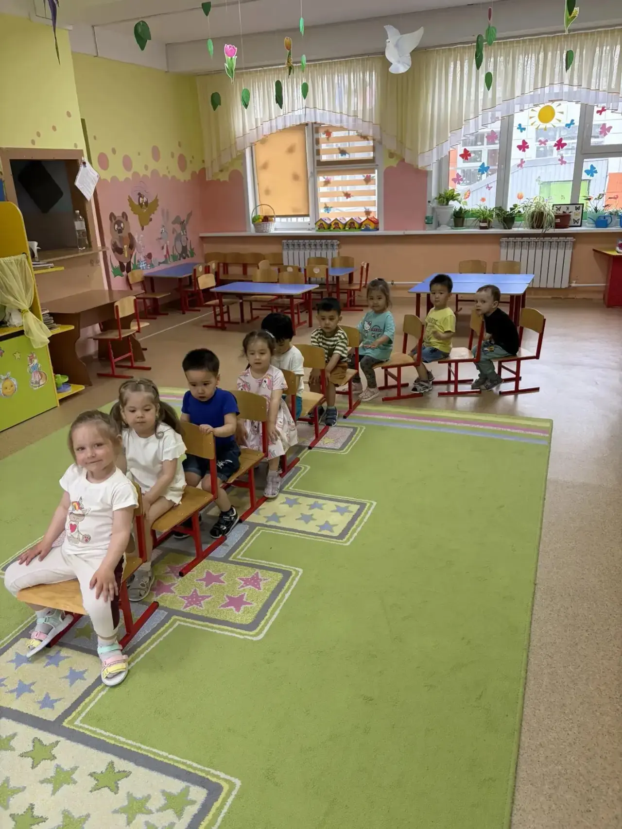 🚂 Внимание, поезд! Увлекательная игра в группе «Смешарики»! 

Наши малыши стали участниками динамич