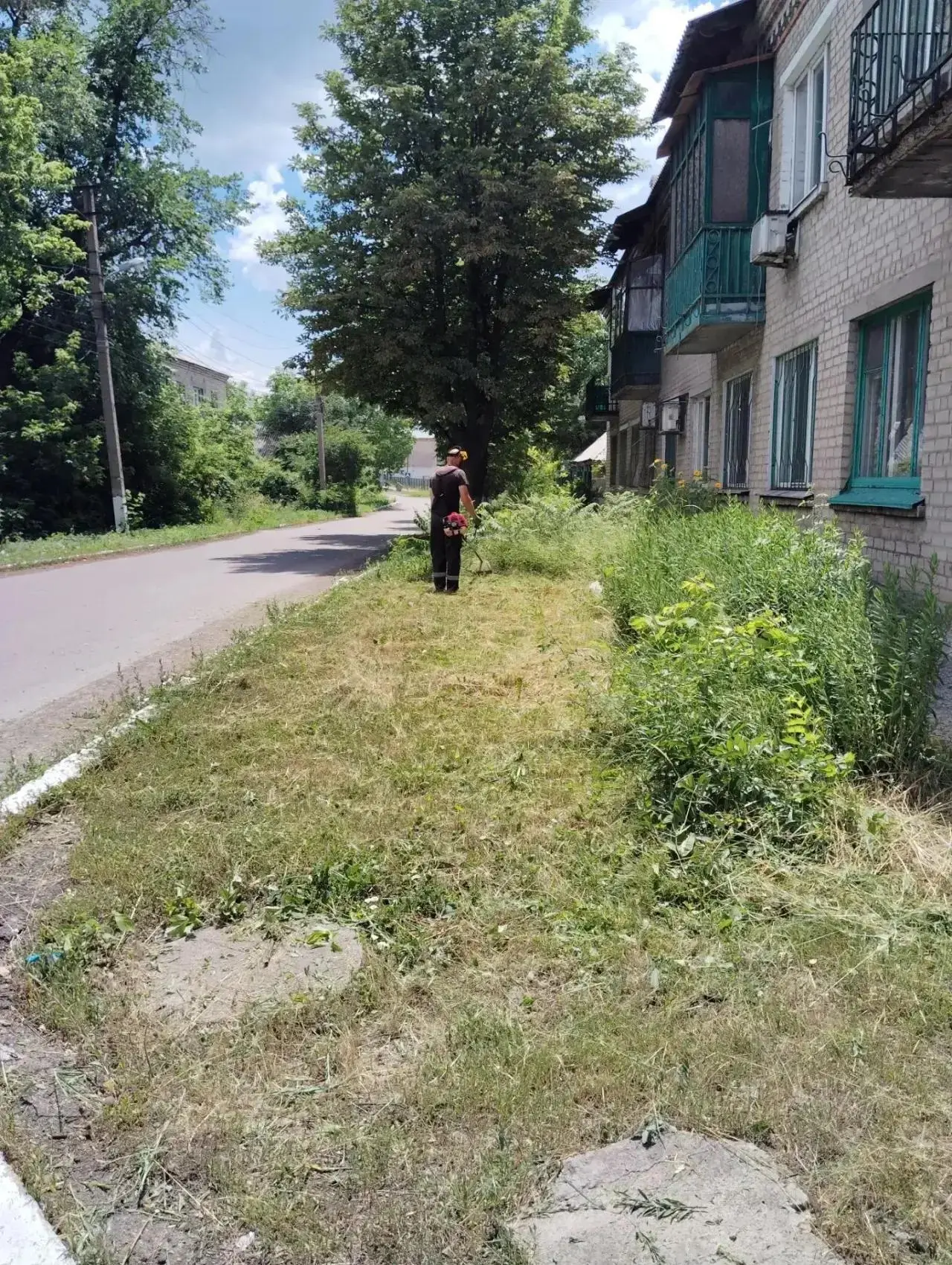 В соответствии с планом благоустройства и поддержания санитарного состояния территорий, производстве