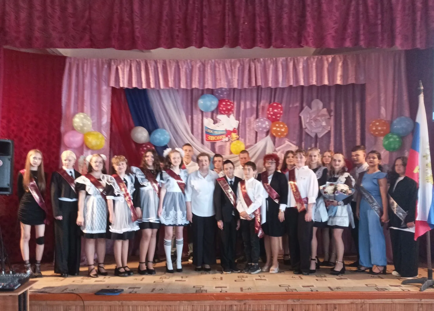 🇷🇺👩‍🎓👨‍🎓Сегодня, 26 мая 2026 года, стены нашей школы наполнились звоном, который ...