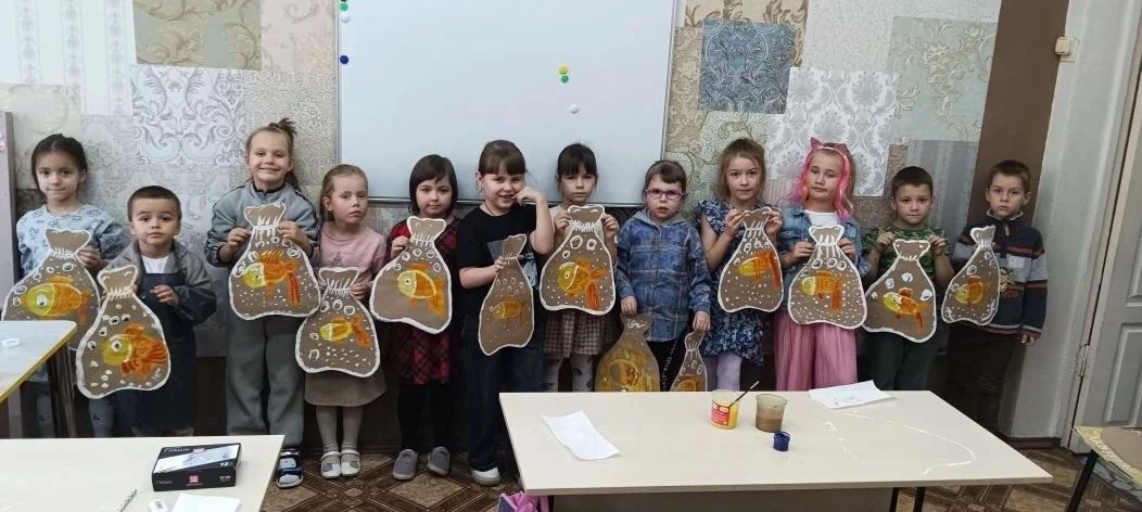 Ни для кого не секрет, что малыши дошкольного возраста очень любят рисовать, лепить, ма...