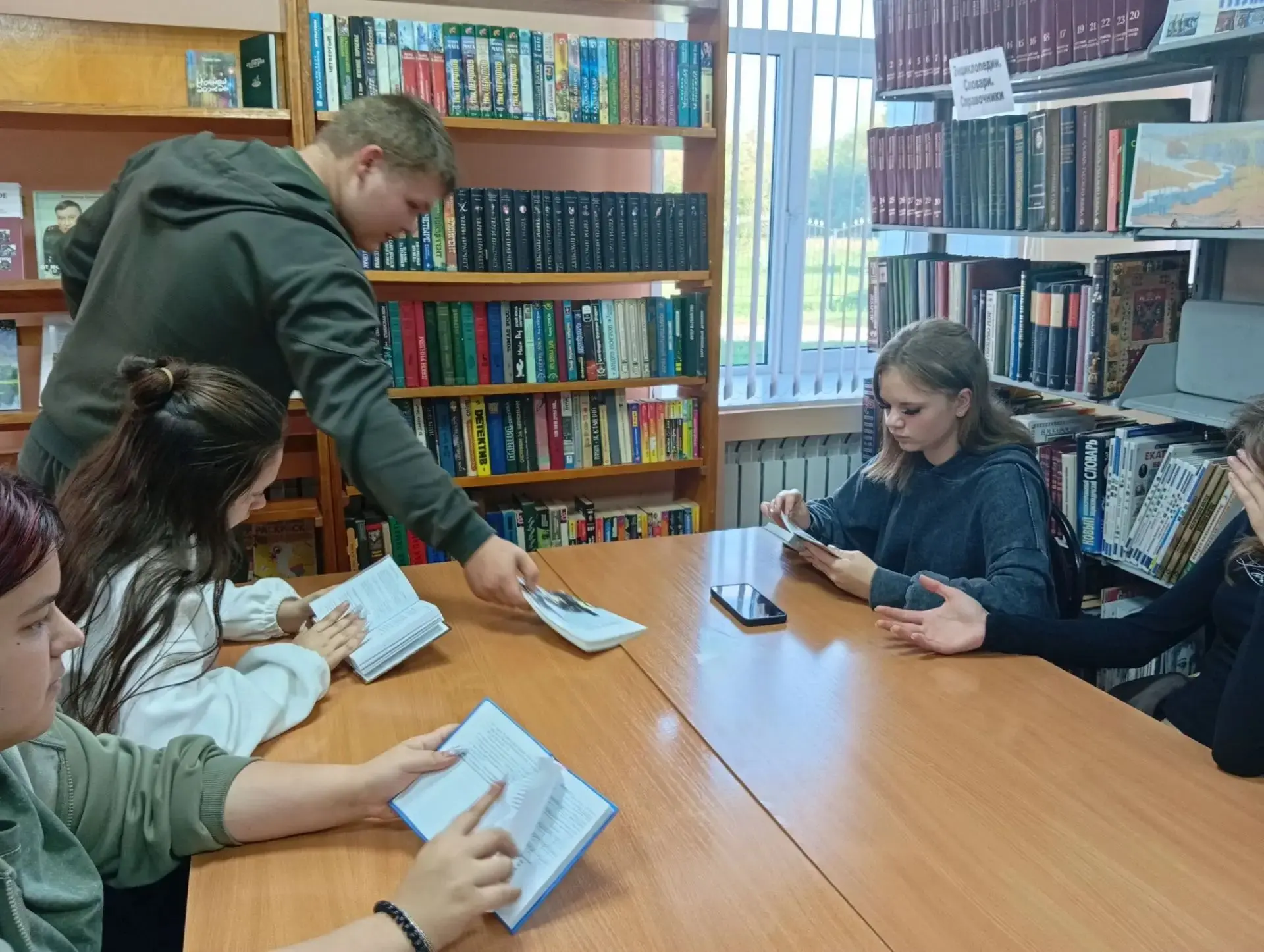 В Журавинской сельской библиотеке прошёл поэтический час, приуроченный ко дню рождения ...