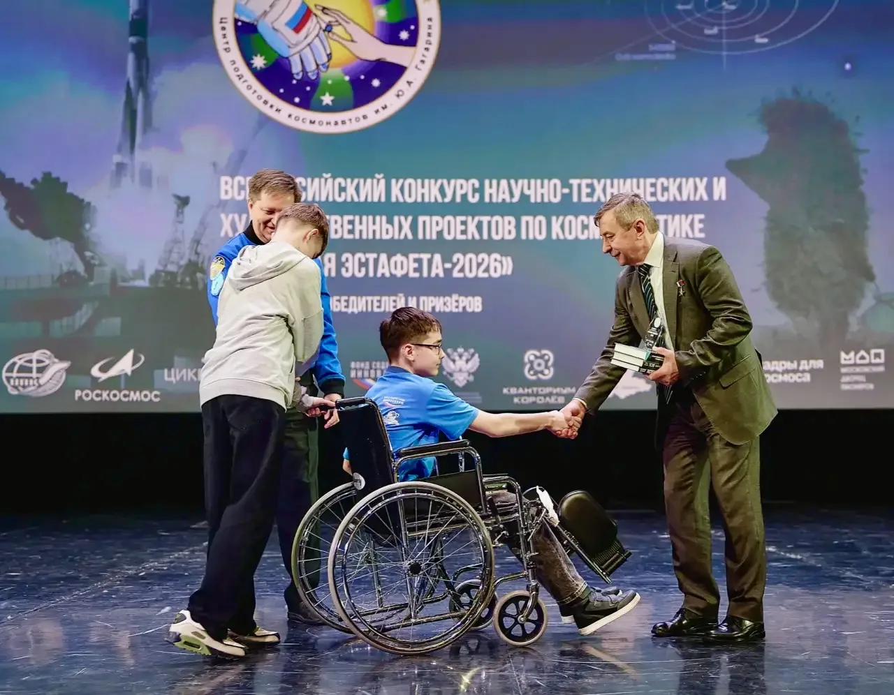 🚀 Победа ученика 8Д класса нашей гимназии!  В конце апреля 300 участников Всероссийского конкурса на