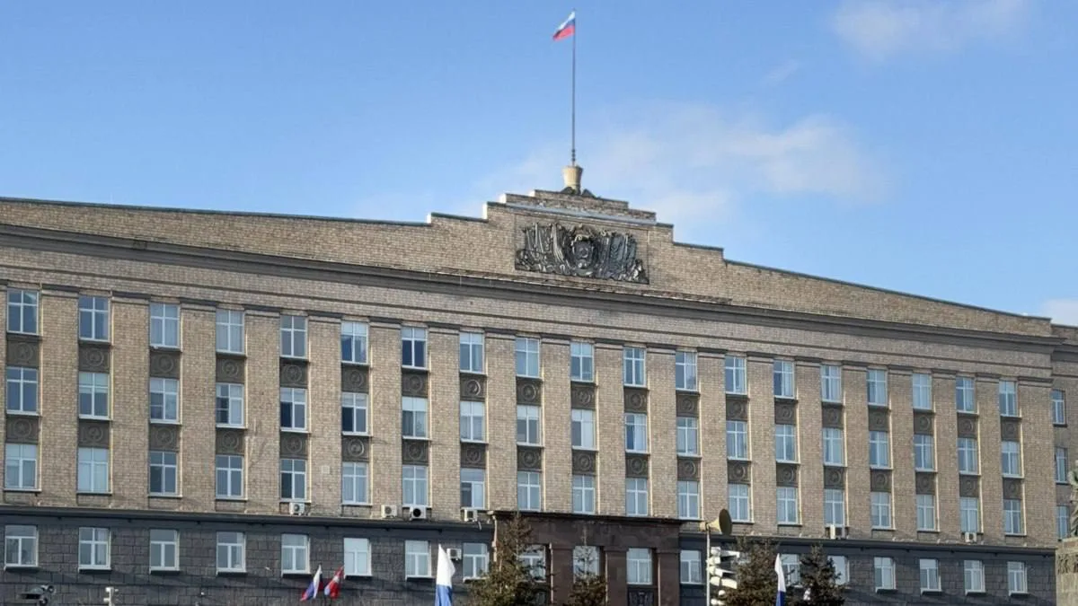 Сотрудникам областного правительства могут ограничить командировки