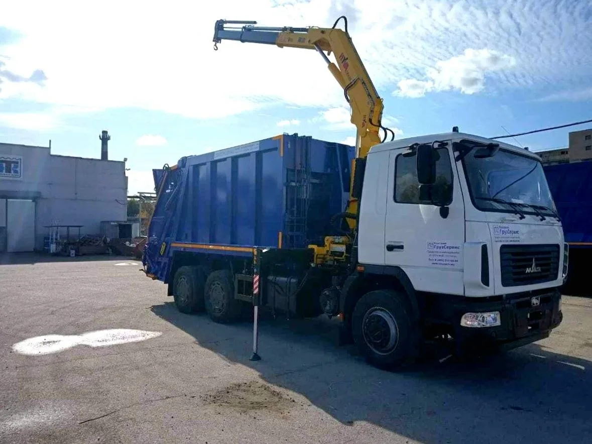 Необычный мусоровоз в нашем автопарке.