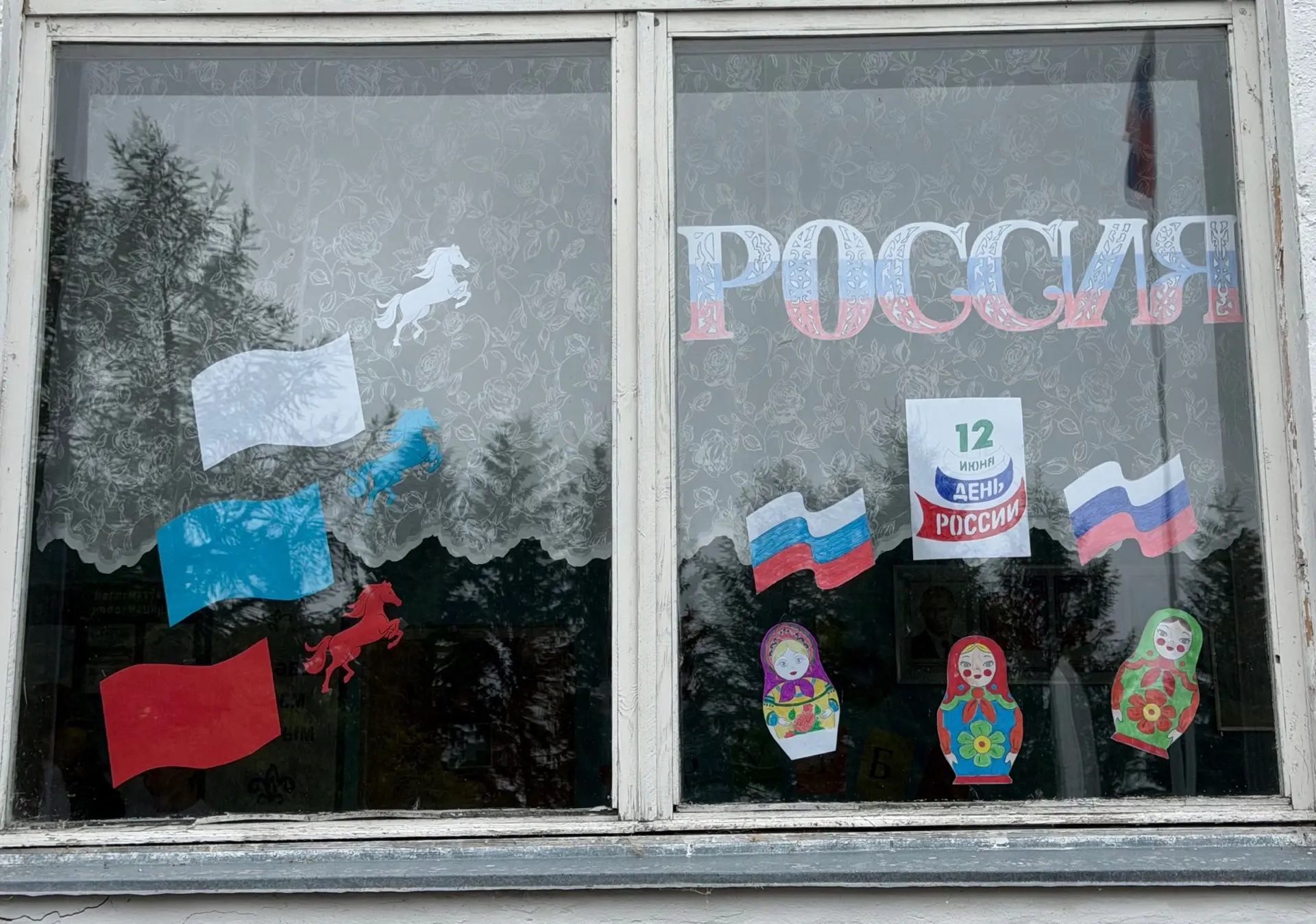 Воспитанники детского лагеря «Дружба» присоединились ко Всероссийской патриотической акции «Окна Рос