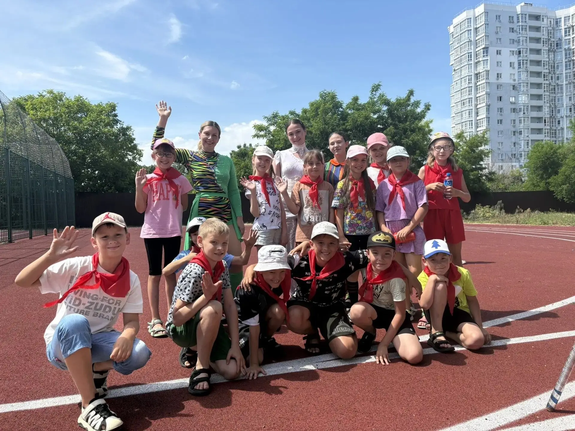 🎪✨ Поход в цирк
Сегодня ребята посетили цирковое представление прямо не уходя из школы и получили м