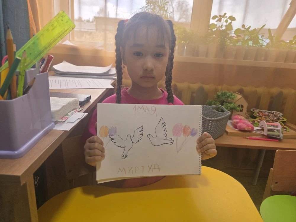 Рисование к 1 мая — это творческое занятие, которое помогает познакомить дошкольников с традициями п
