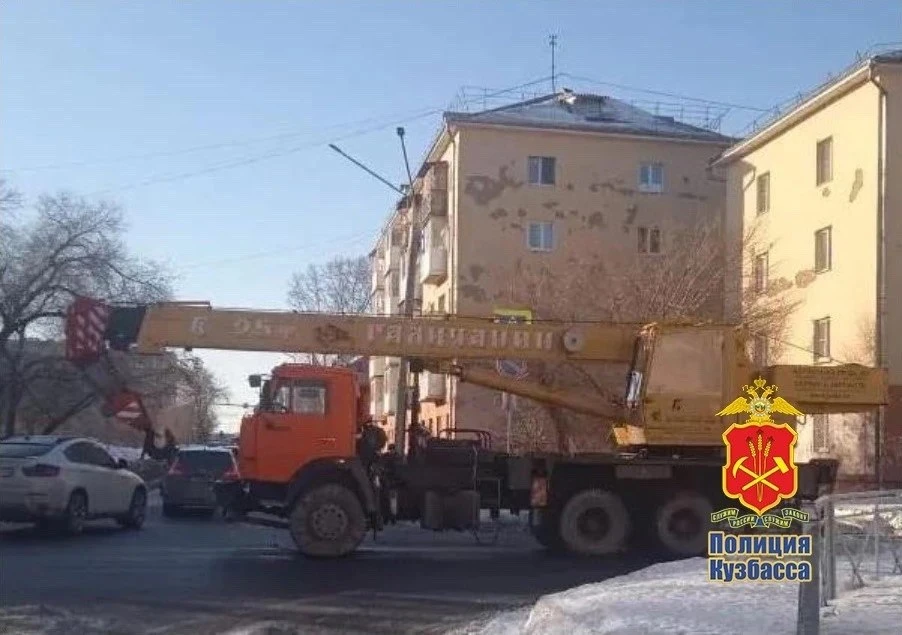 В Кемерове водитель автокрана сбил 17-летнюю девушку на «зебре» — дело передано в суд  Несовершеннол