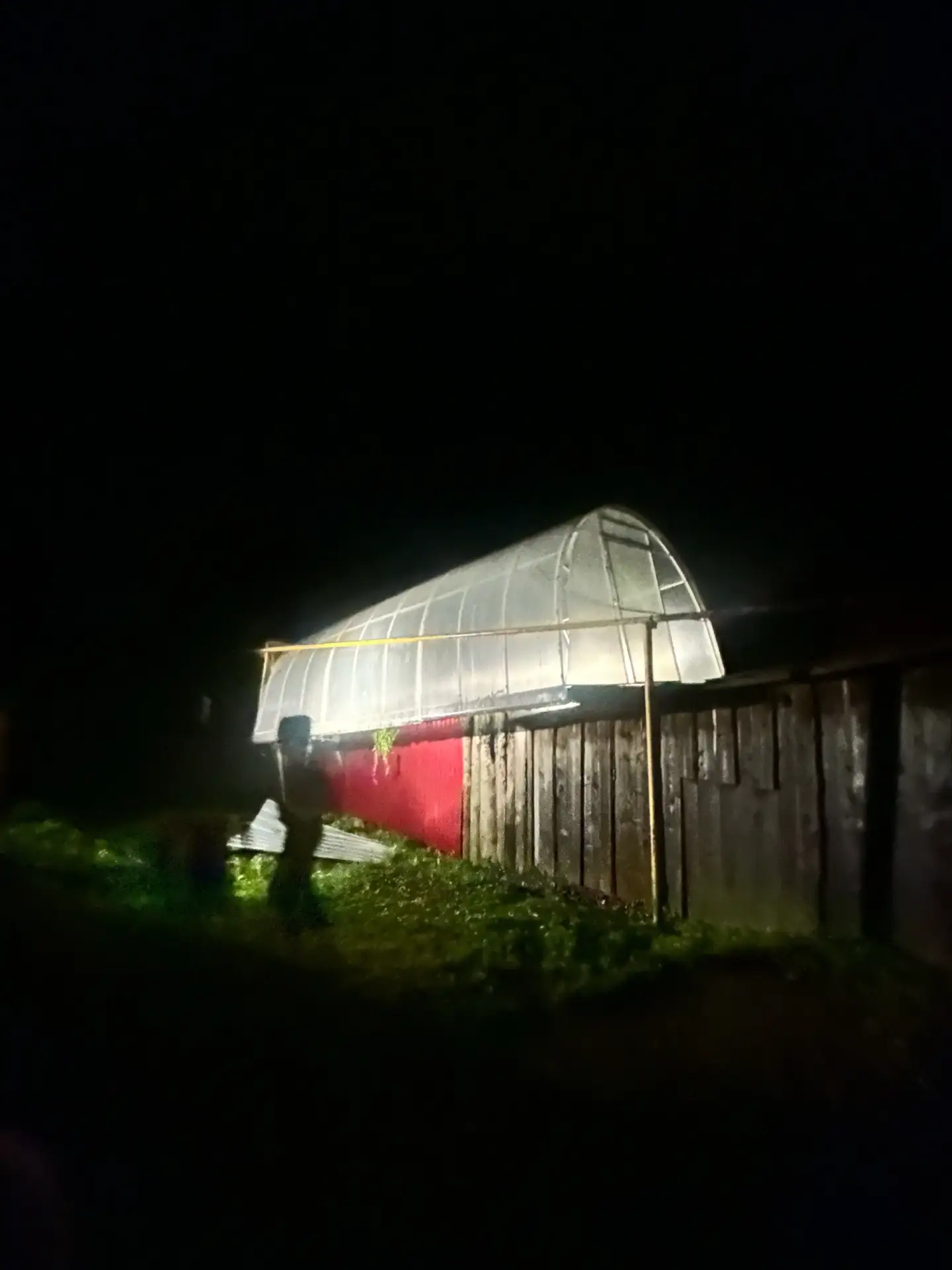 ⚡️ В Колчедане ночью прошел ураган, повалило много деревьев, повалило на кладбище огром...