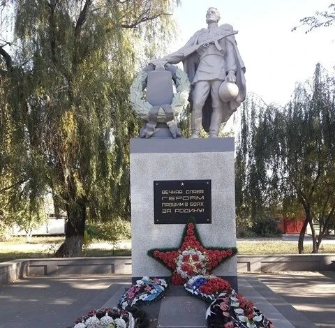 22 июня — День памяти и скорби.

Вспоминаем всех, кто не вернулся с войны, кто прошёл через оккупаци