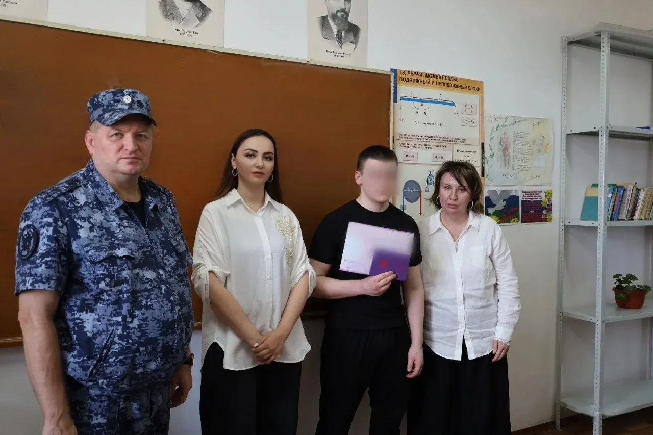 В следственном изоляторе №1  г. Нальчика состоялась церемония вручения трем несовершенн...