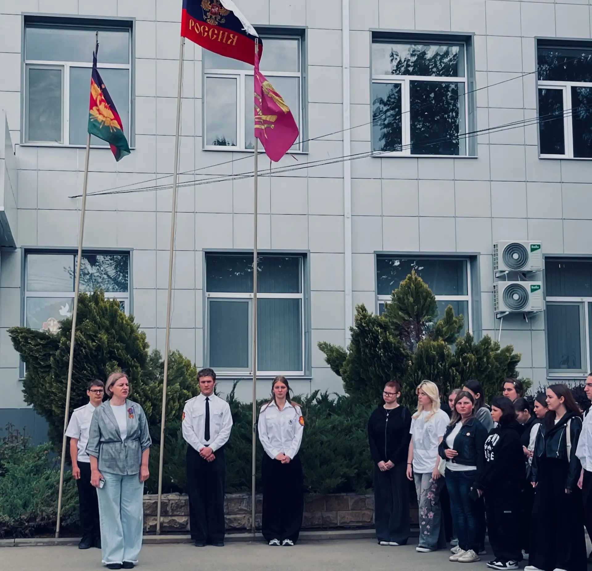 🌸 С наступающими праздниками, дорогие студенты и преподаватели!  В Кореновском политехническом техни