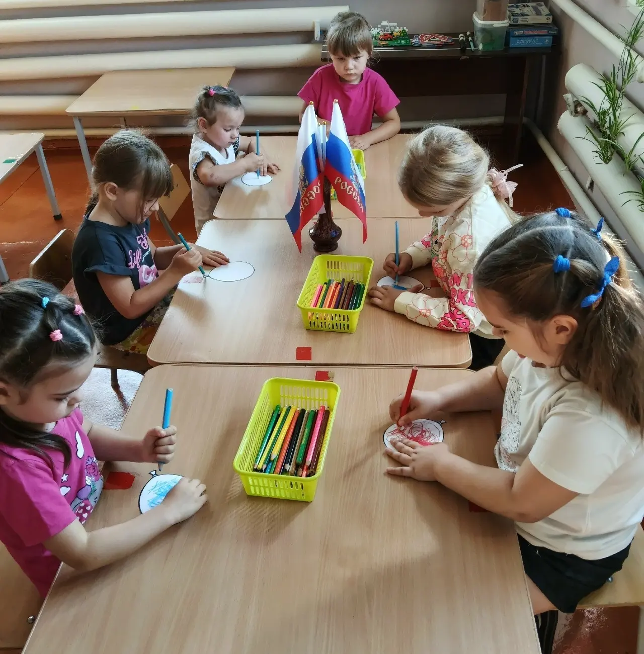 22 августа наша страна отмечает День флага! В преддверии этого праздника мы с ребятами ...