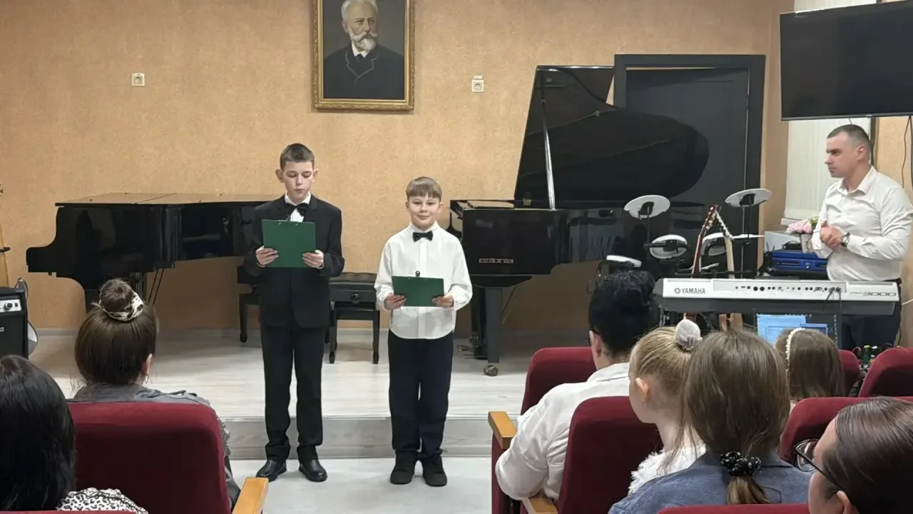 «Музыкальный букет для милых женщин»