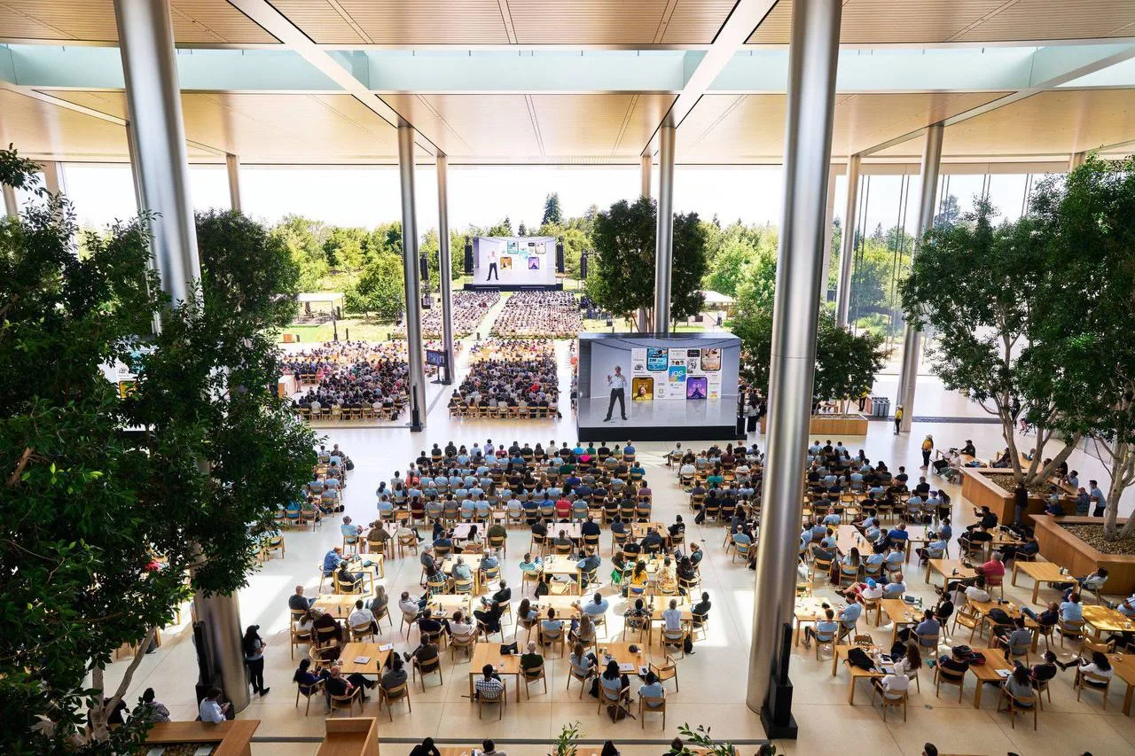 🍏 Марк Гурман: Apple начинает подготовку к презентации в сентябре.