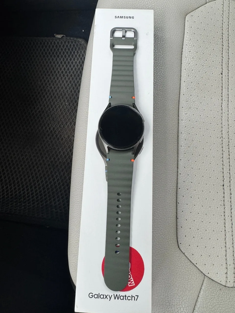 Продаю свой Samsung Galaxy Watch 7 размером корпуса 40 мм. Часы в отличном состоянии, б...