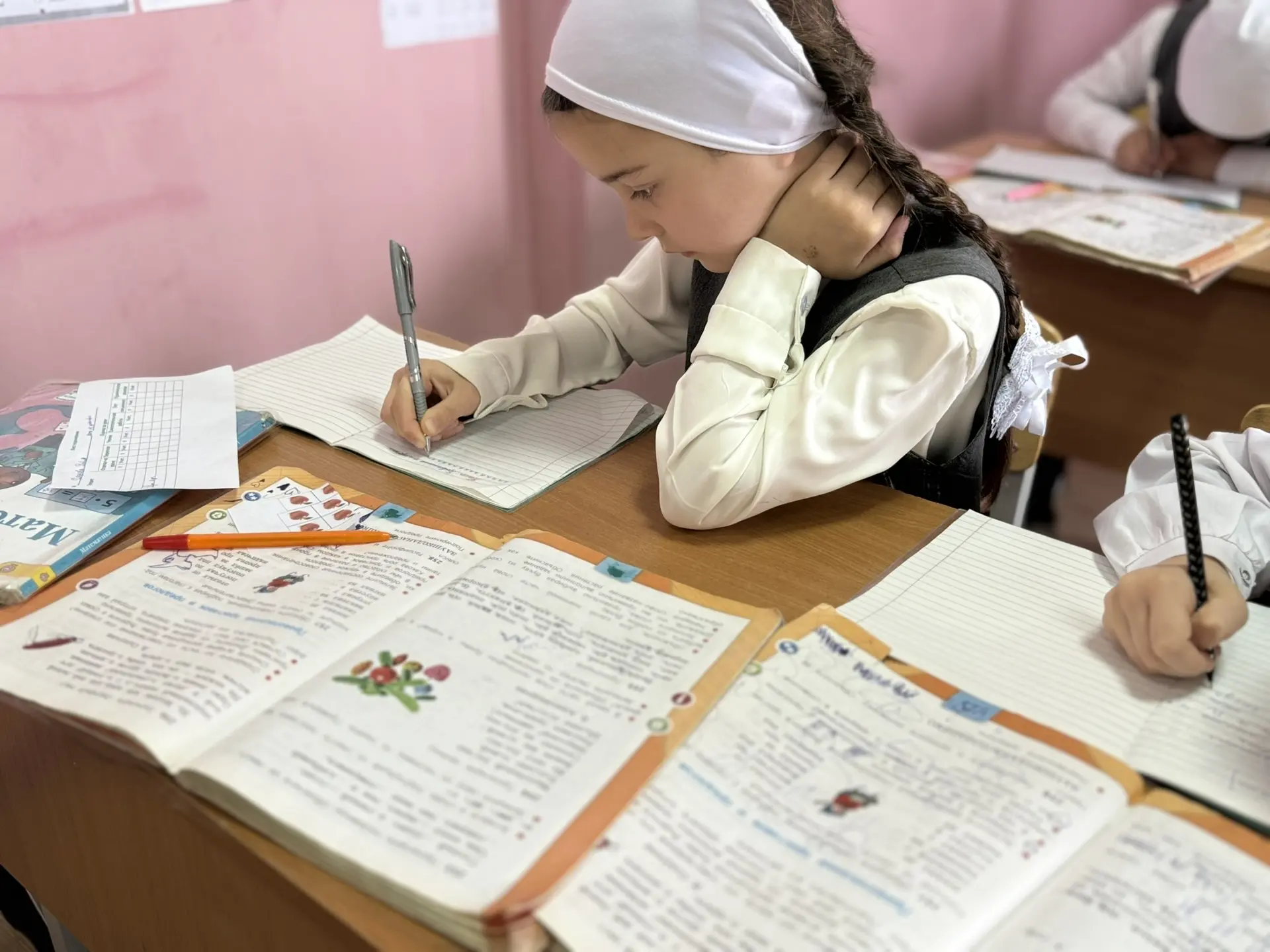 В рамках реализации проекта «Год начальной школы» учителя начальных классов продолжают проводить отк