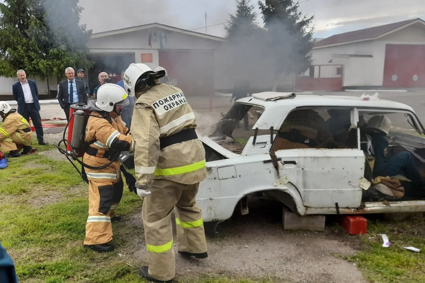 Занятия по деблокировке пострадавших в ДТП