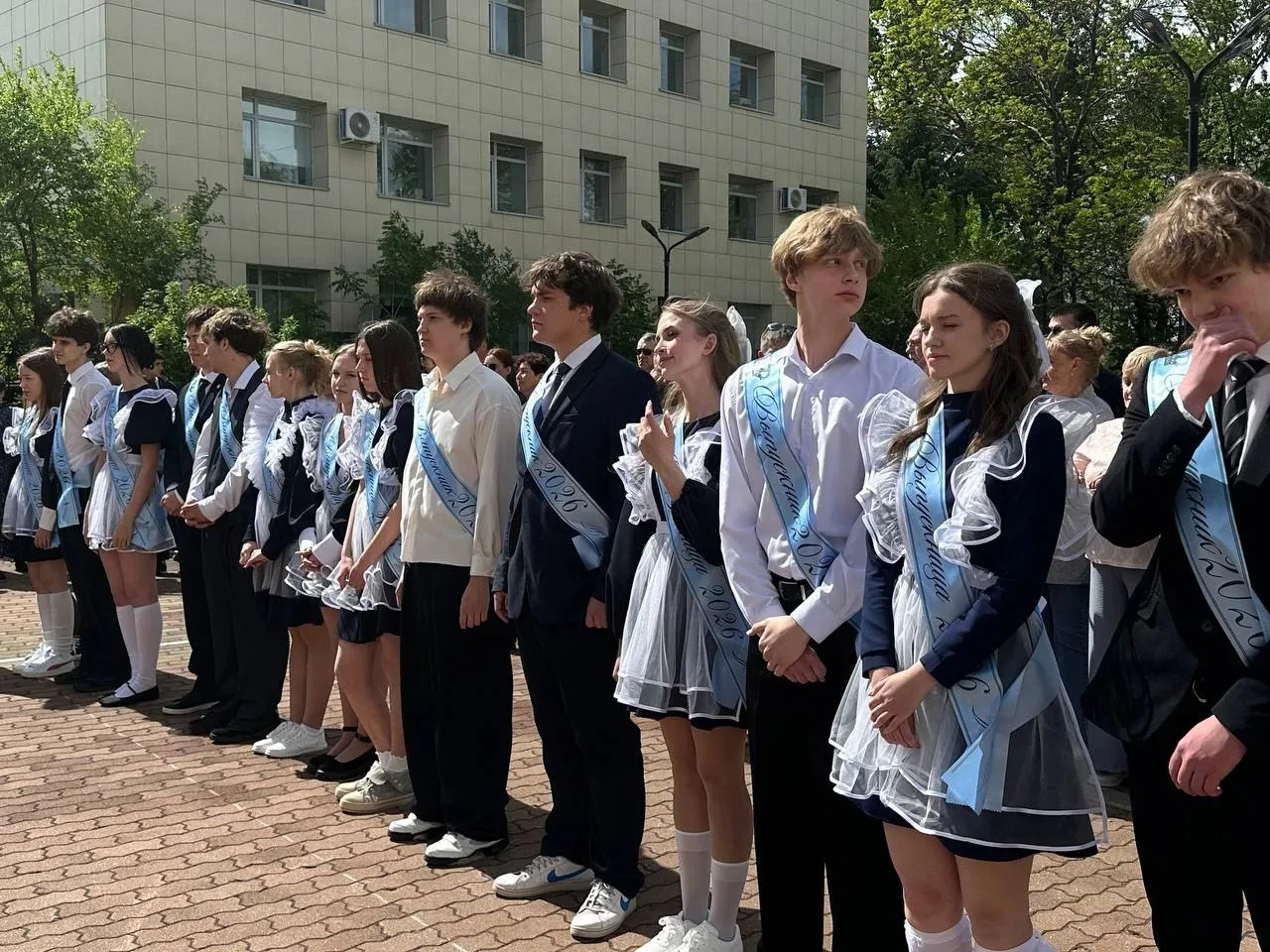 Дорогие выпускники 11 класса💥!   🛎 Вот и прозвенел последний звонок, возвестивший о завершении важно