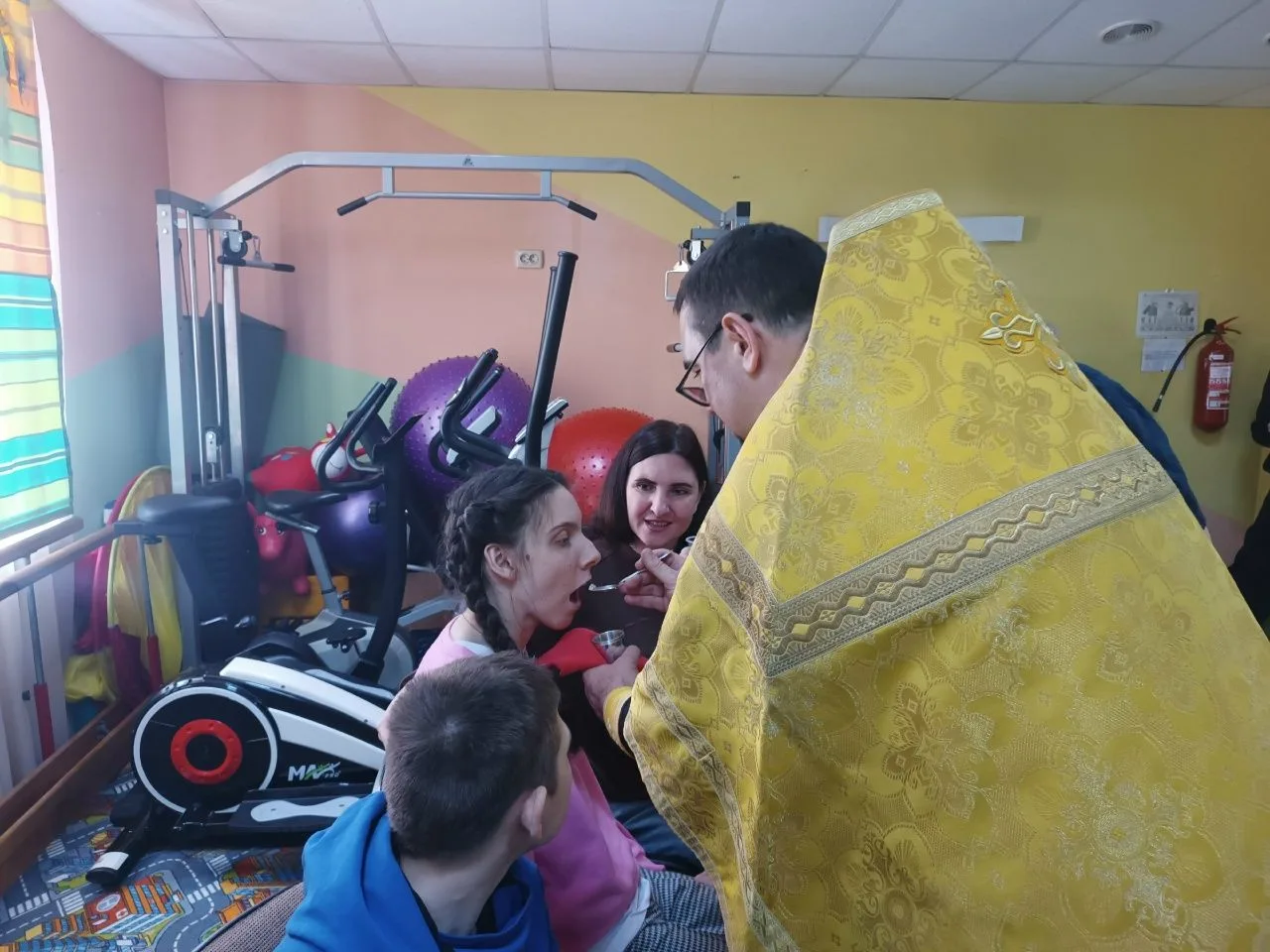 02.06.2026г. настоятель храма преподобного Серафима Саровского протоирей Илья Кобзарь совершил Таинс
