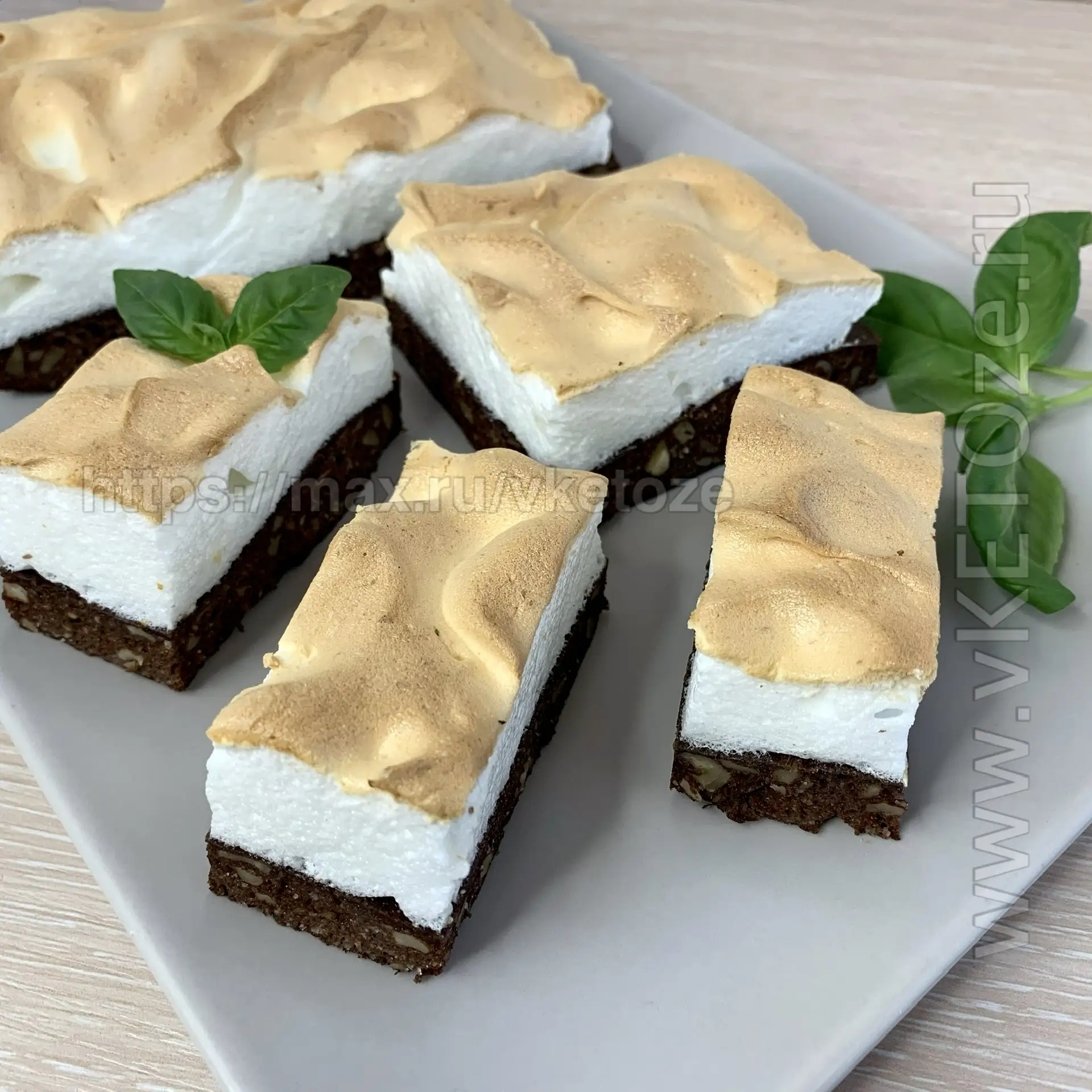 Шоколадный брауни с меренгой 🍫✨🍫✨🍫✨🍫✨  Ингредиенты для брауни: ▫️Желтки - 2 шт (2 белка нужны для 