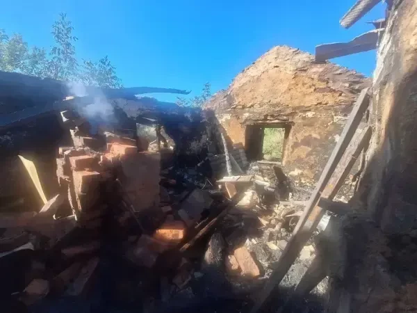 Из-за неисправной печи в хуторе Ростовской области загорелась летняя кухня