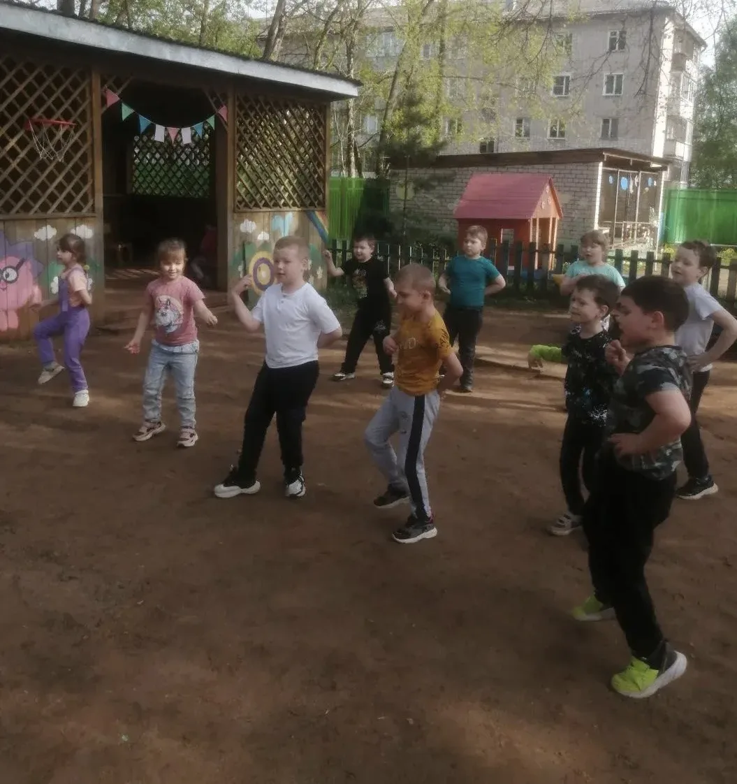 🏃‍♀️☀️ Инструктор по физической культуре Ирина Анатольевна Шарлыкова проводит занятия ...