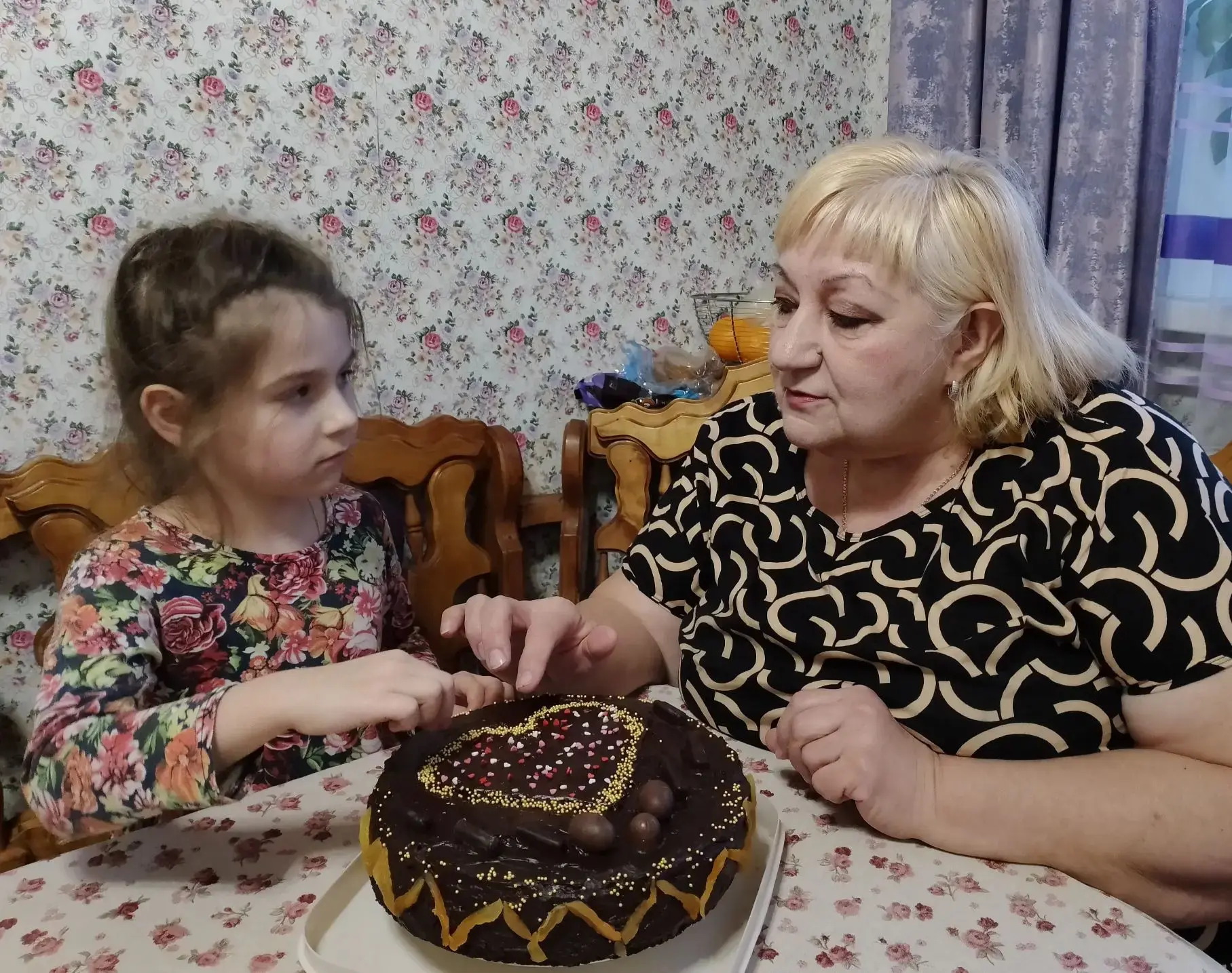 Воспитанники подготовительной группы "Незабудка" вместе со своими бабушками и дедушками...
