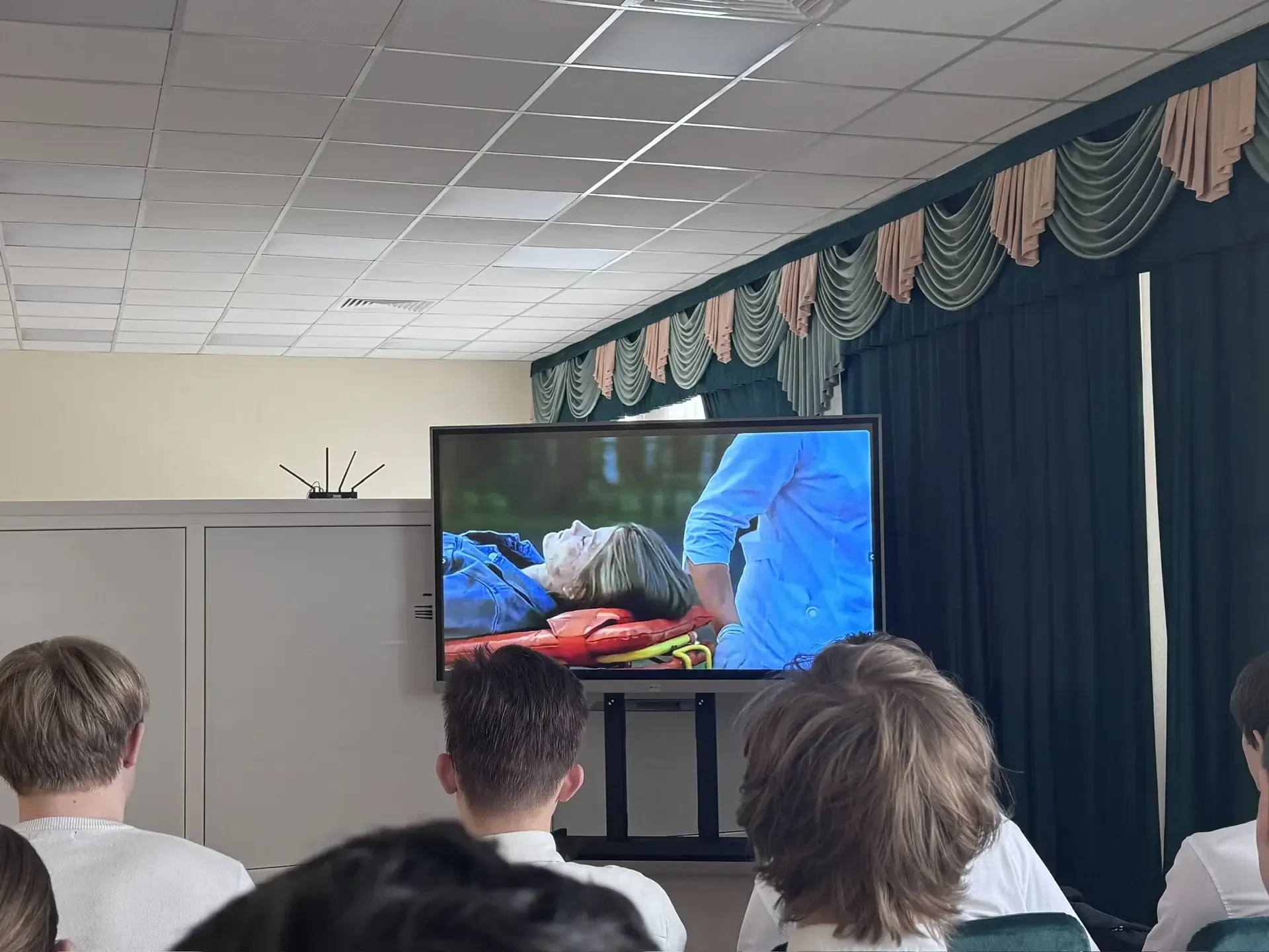 "СЫНОК": РАЗМЫШЛЕНИЯ О ВЕЧНОМ ПОСЛЕ ПРОСМОТРА Сегодня в нашей школе прошел необычный кинопоказ. Мы п
