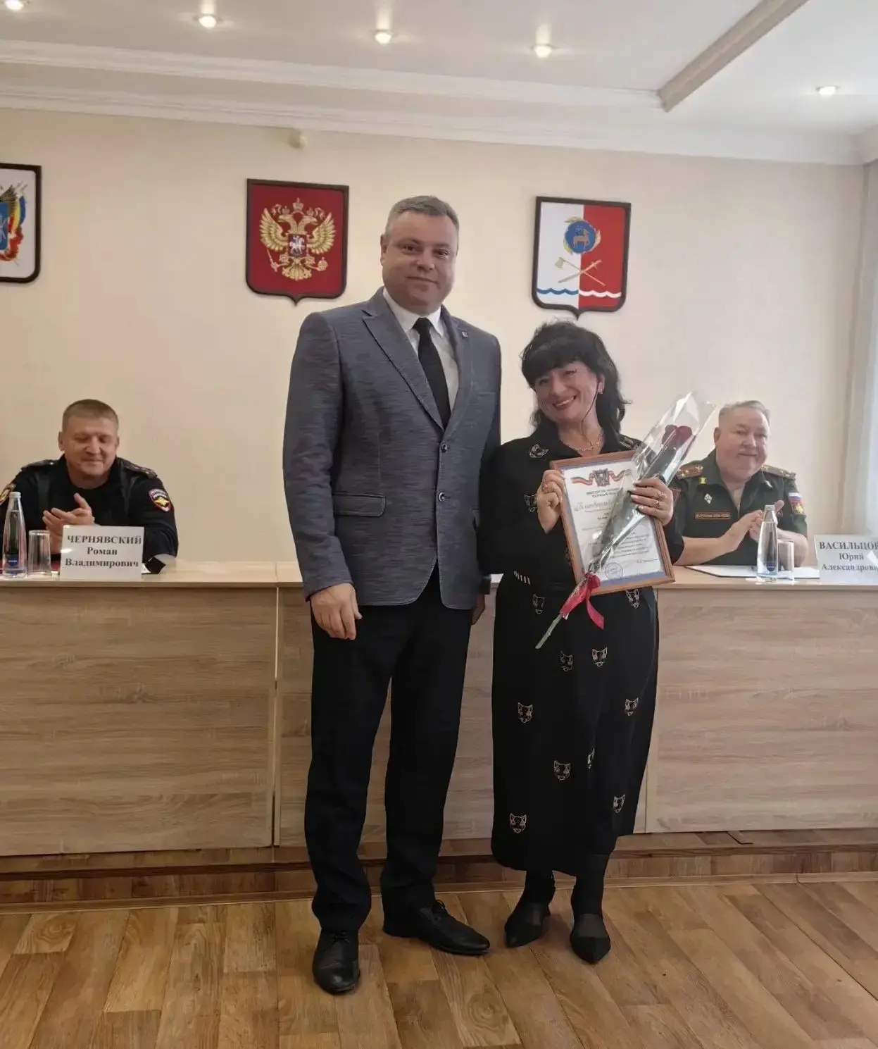 Глава города наградил педагогов и работников сферы образования.