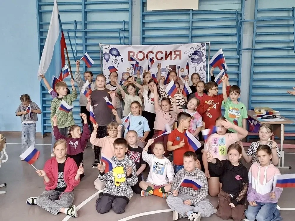 🇷🇺День России в летнем лагере дневного пребывания! 🇷🇺

Сегодня наши юные патриоты с душой и задо