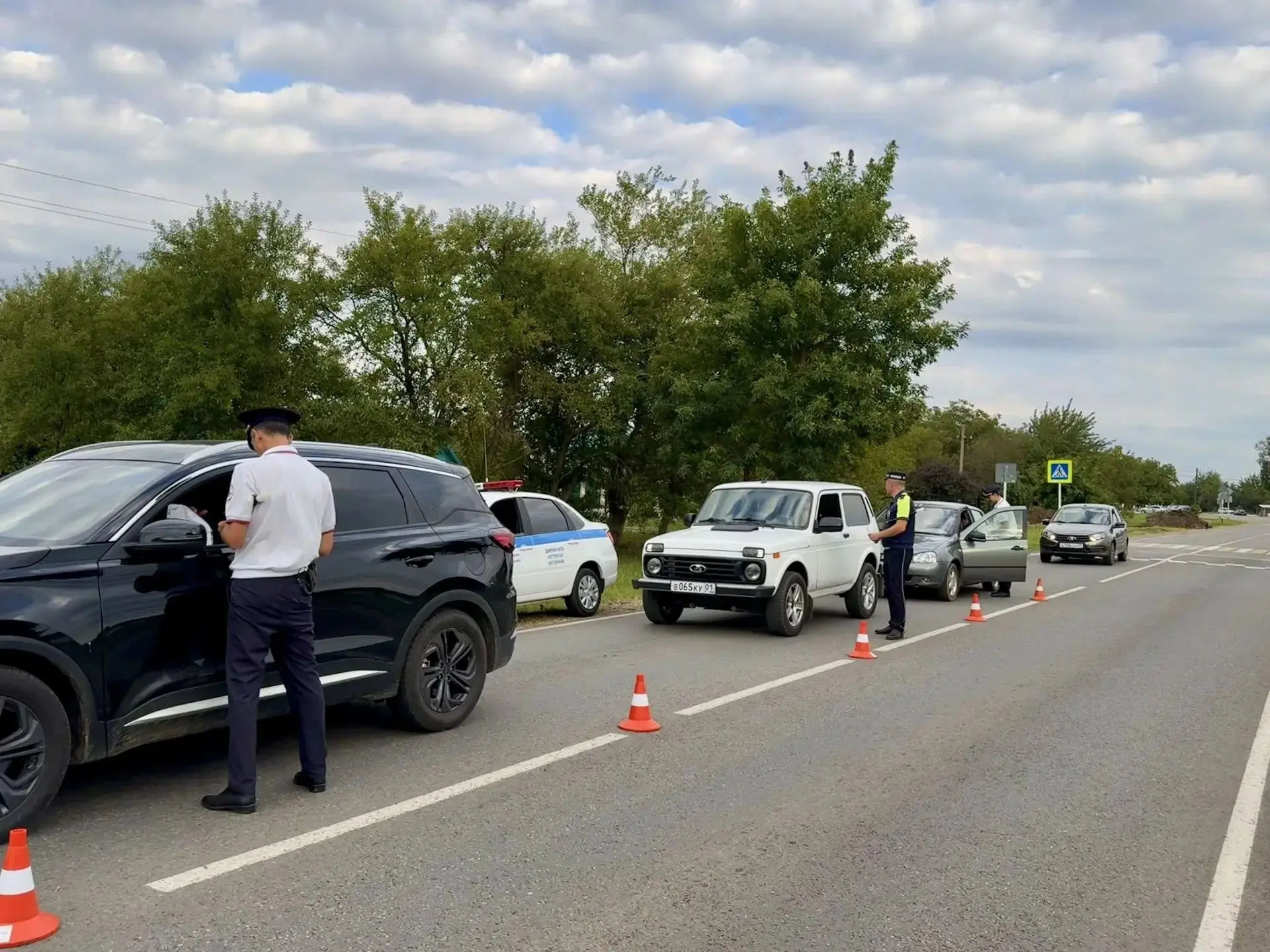 Инспекторы ГИБДД Гиагинского района совместно с коллегами из 3-й роты ДПС провели масшт...