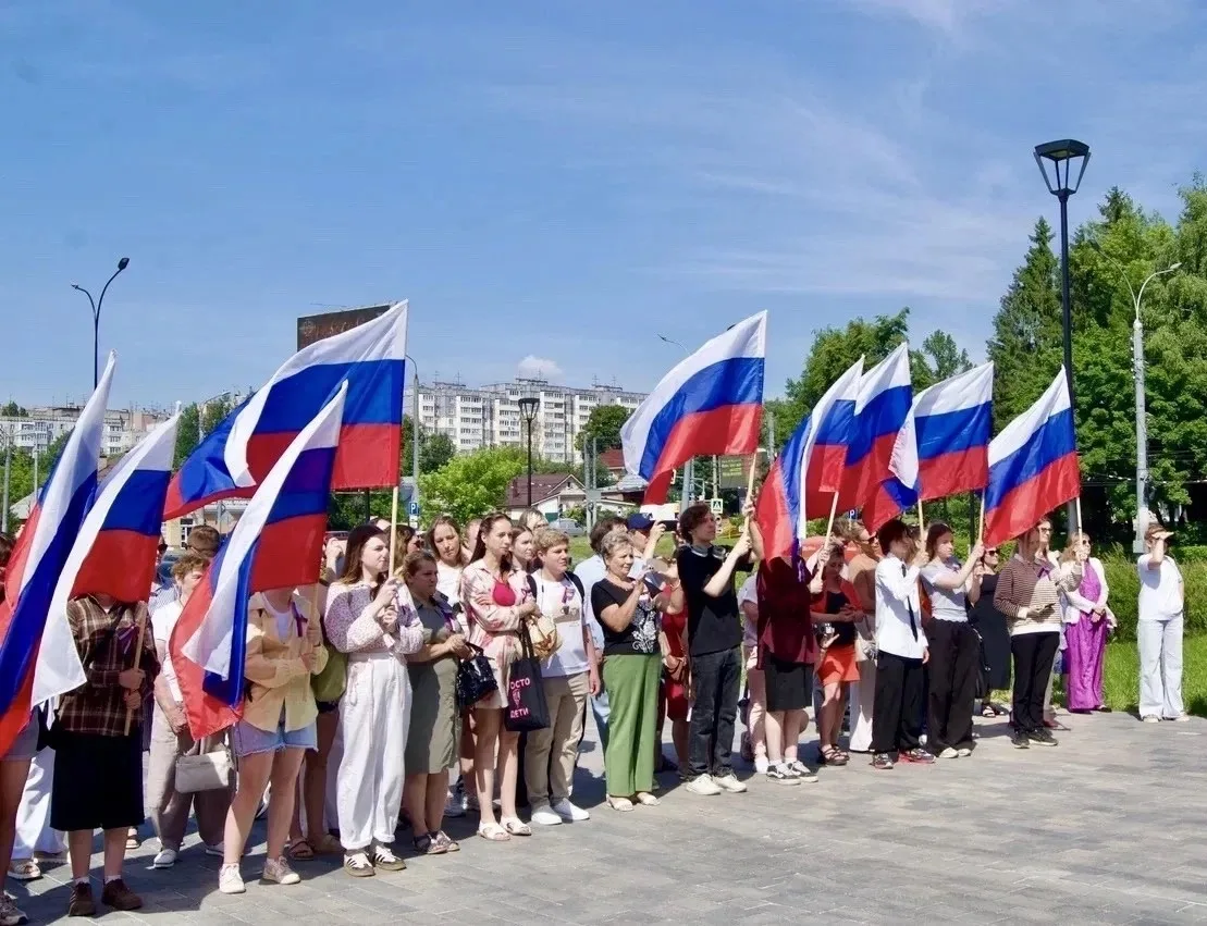 🇷🇺 Студенты НСТ — в сердце празднования Дня России! 🇷🇺

В преддверии Дня России на площади Совет