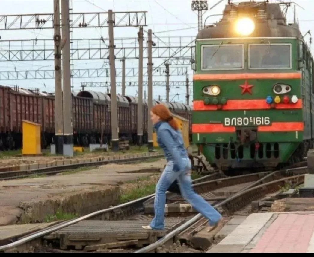 В рамках месячника "Уступи дорогу поездам!" Заринская дистанция пути напоминает о прави...