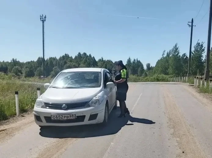 🚂Сотрудники Осташковской Госавтоинспекции напомнили водителям о безопасности на железнодорожных пер