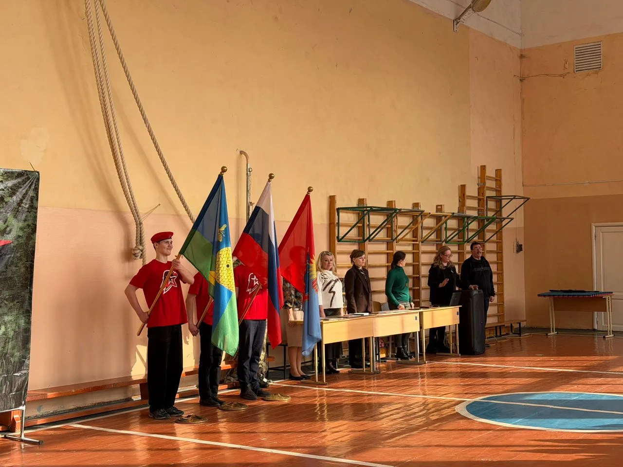 В лицее прошел смотр строя и песни, в котором приняли участие ученики 2–4 классов. 🎖️  Ребята демонс