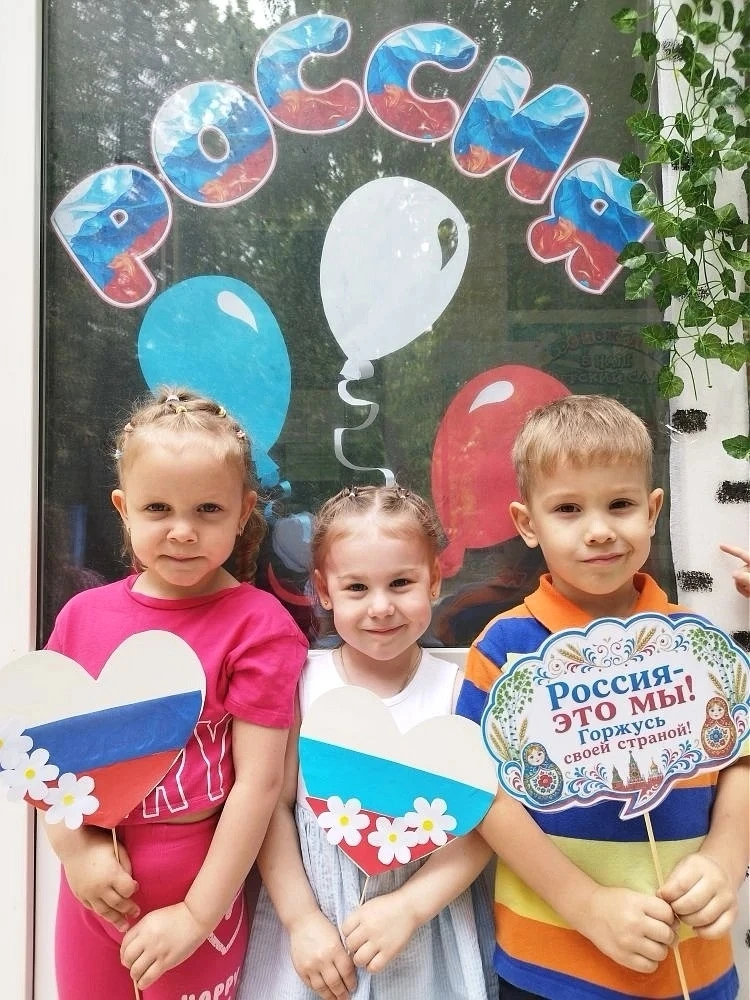 🇷🇺Наши дошколята к Дню России сделали поделки в цветах триколора! 
🤍💙❤️Каждый ребенок проявил св