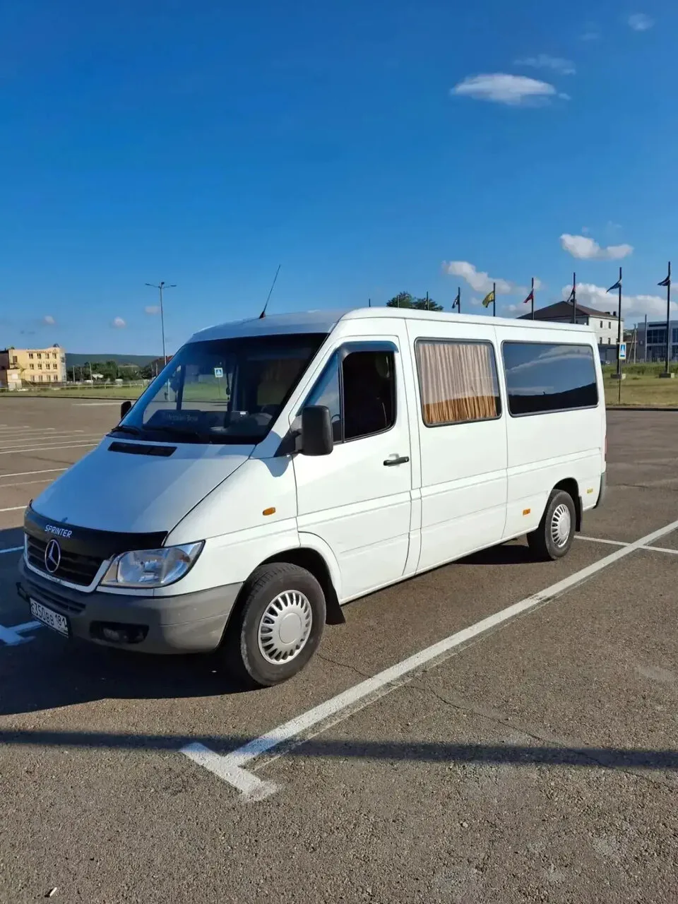 Продаётся Мерседес Спринтер 2000г.в. микроавтобус в хорошем состоянии. Мотор 2.2 cdi. А...