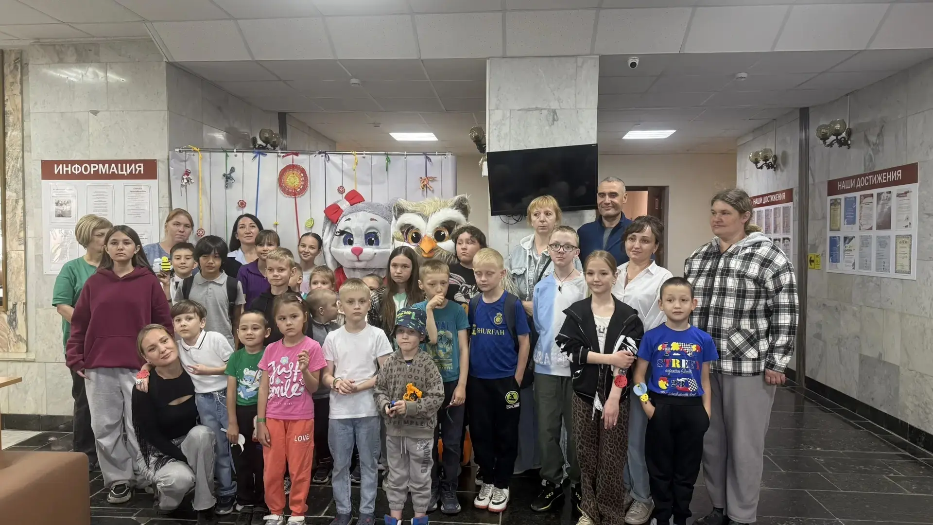 🎈Весёлое путешествие в Страну детства: праздник в Муниципальном семейном клубе «Место притяжения»

