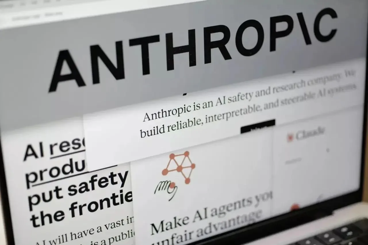Разработчик ИИ Anthropic тайно запустил биолабораторию, передает Рейтер.