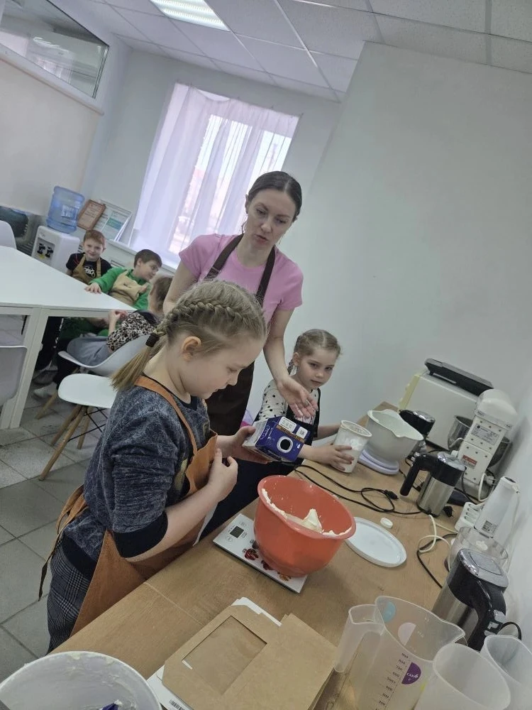 📢 Весенние каникулы в МАОУ СОШ №5: день за днём — новые открытия!  Каникулы продолжаются, и наша шко