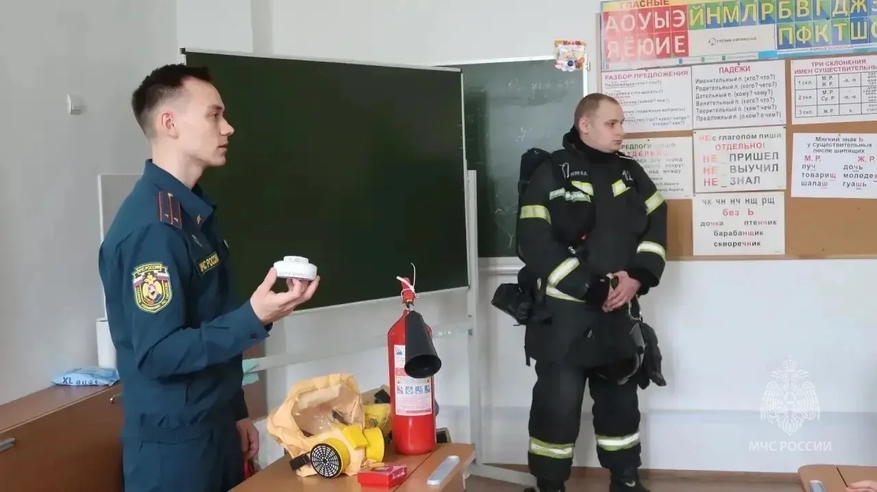 🚒 В Восточном округе столицы прошёл открытый урок, посвящённый Дню пожарной охраны России  Сотрудник