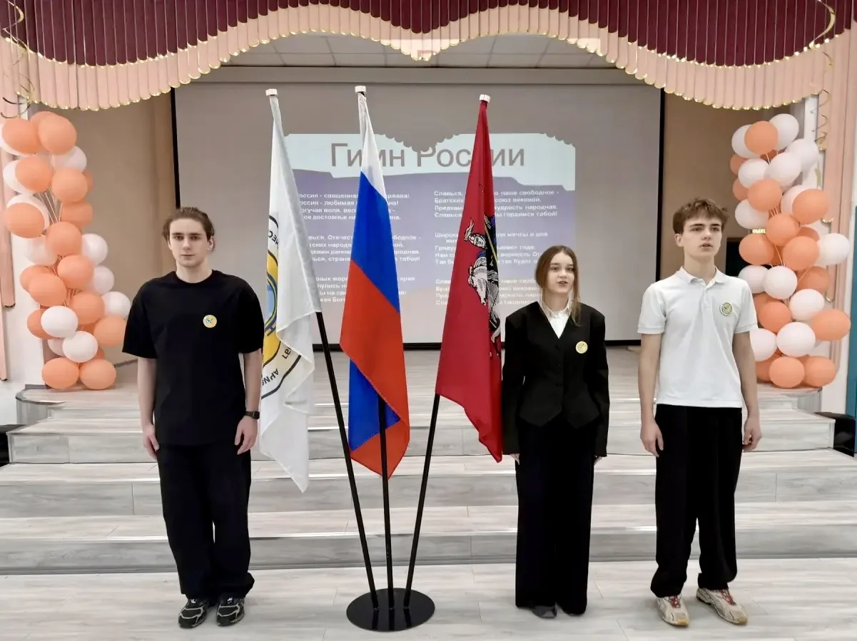 📚🕊 По традиции новая учебная неделя во всех корпусах ГБОУ ИТШ началась с торжественной церемонии под