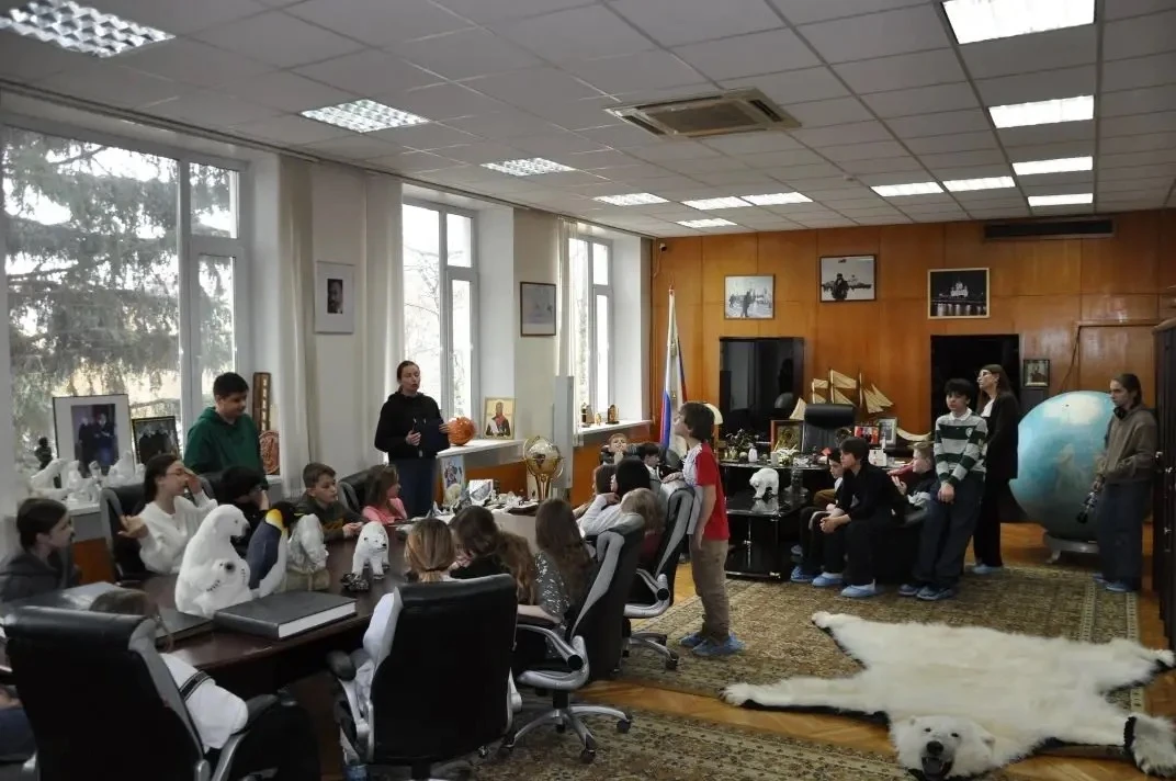 ❄️АССОЦИАЦИЯ ПОЛЯРНИКОВ❄️  🎓6 класс «А» нашей #ШколаТропарево посетил Ассоциацию полярников!  🧊Ребят