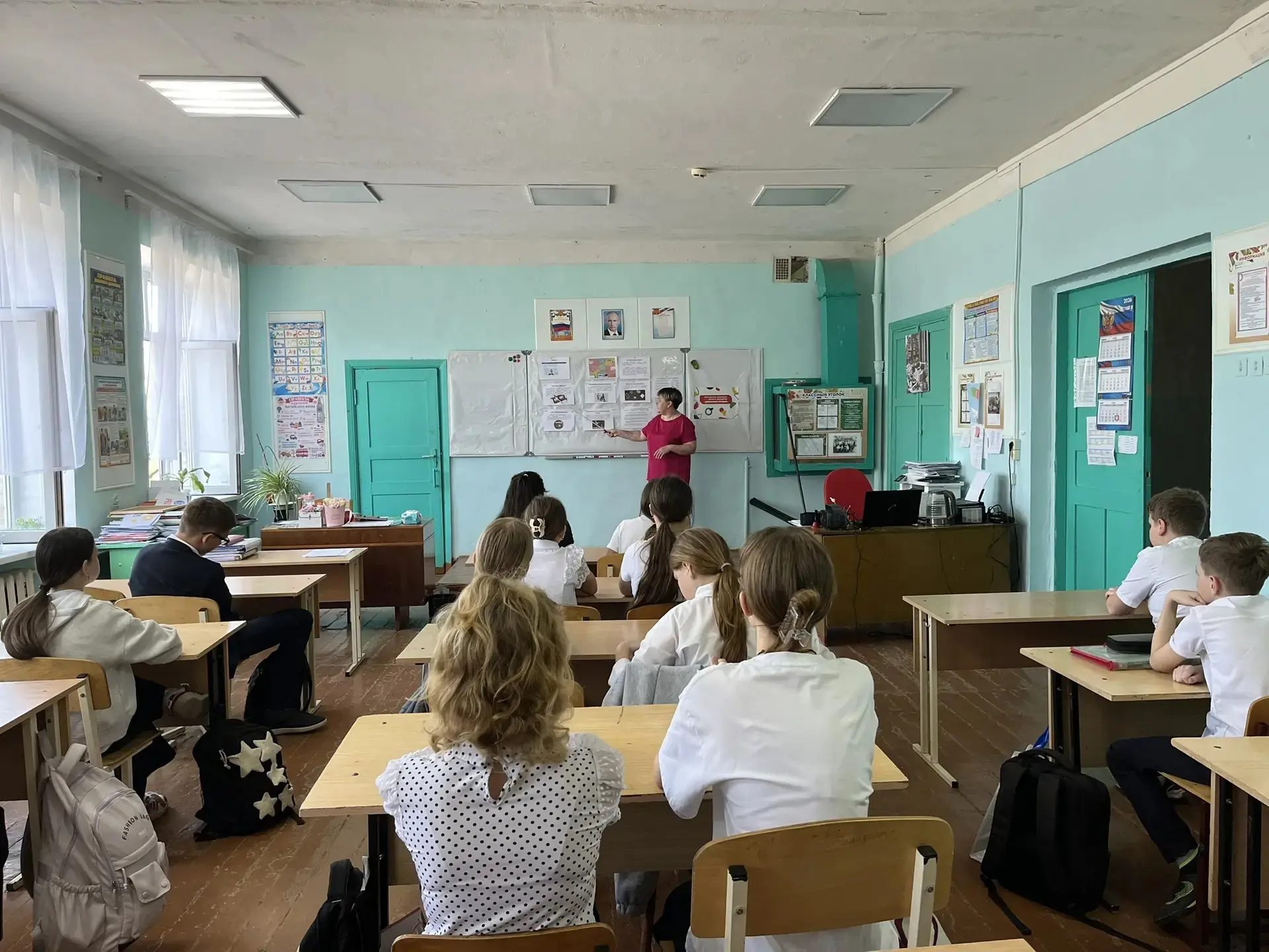 В рамках проекта «Разговоры о безопасности» в Ново-Золотовской школе были проведены зан...