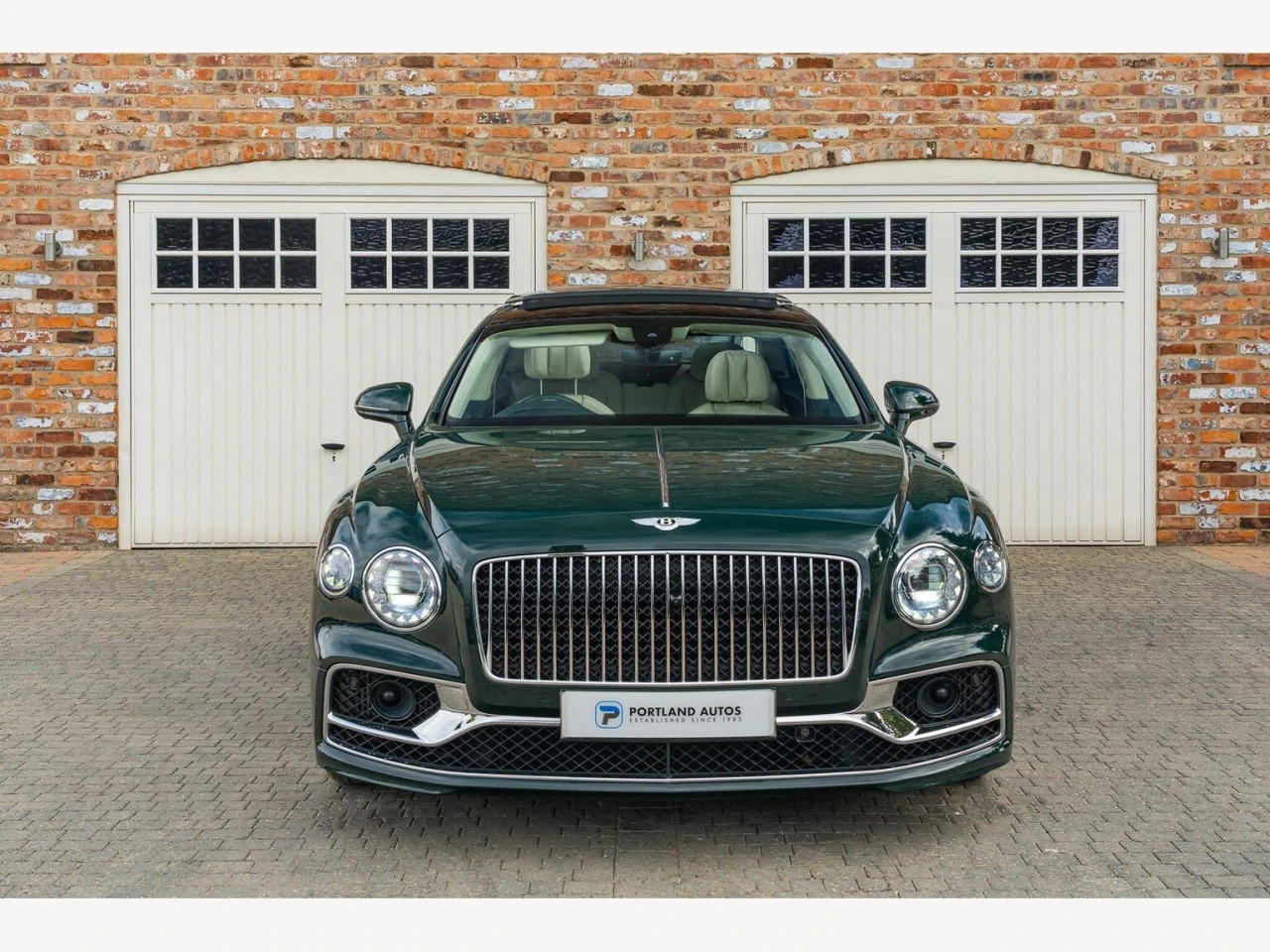🚘 Bentley экс-принца Эндрю выставили на продажу за 14,2 млн рублей