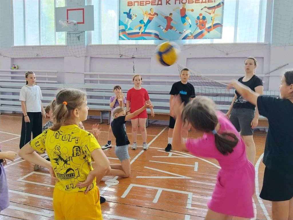 Сегодня в лагере корпуса д Степная Репьевка прошел День Артека. Ребята узнали об истории лагеря, а з
