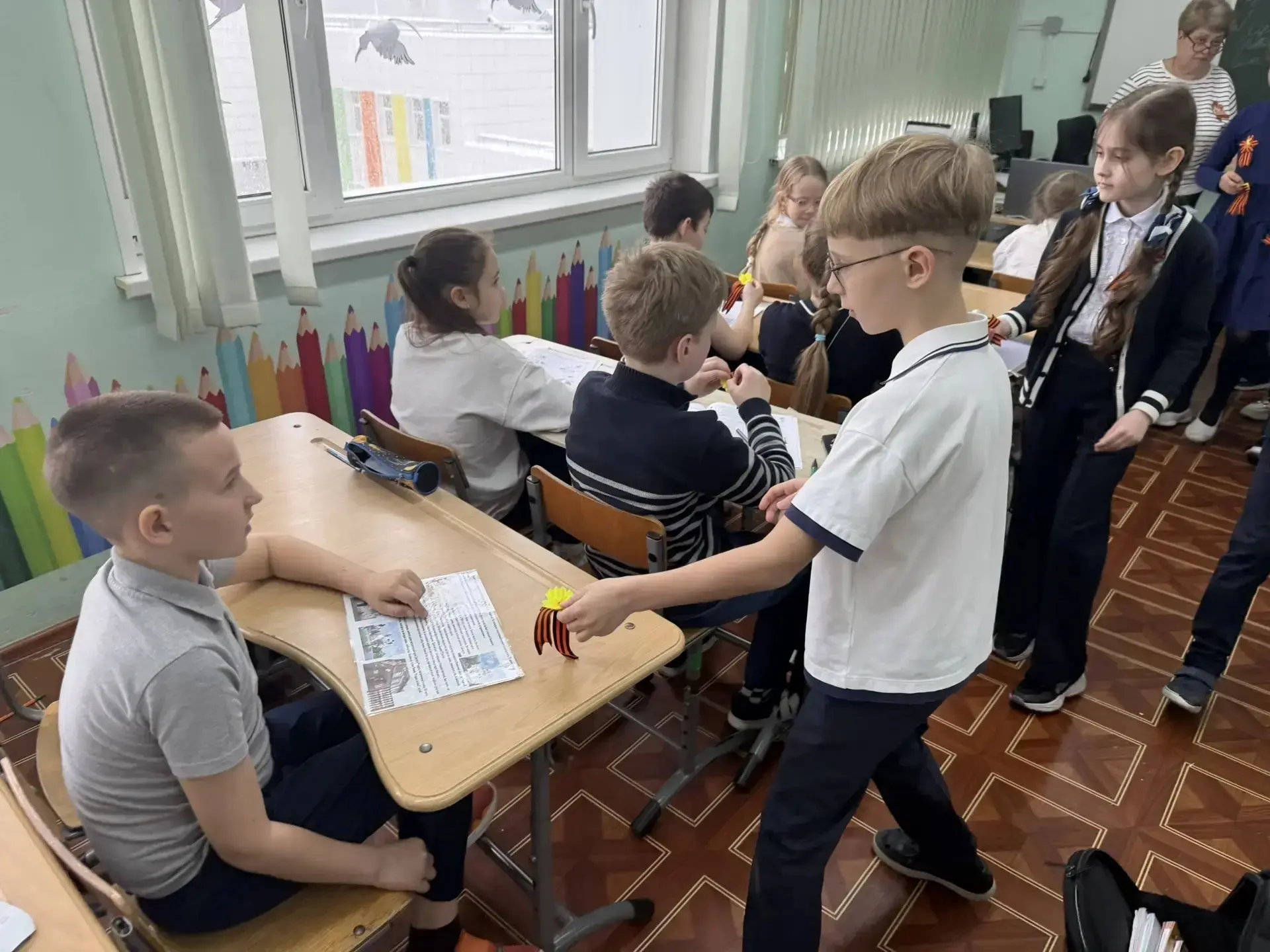 В преддверии Дня Победы обучающиеся 3 «Б» и 3 «Г» классов присоединились к акции «Георгиевская ленто
