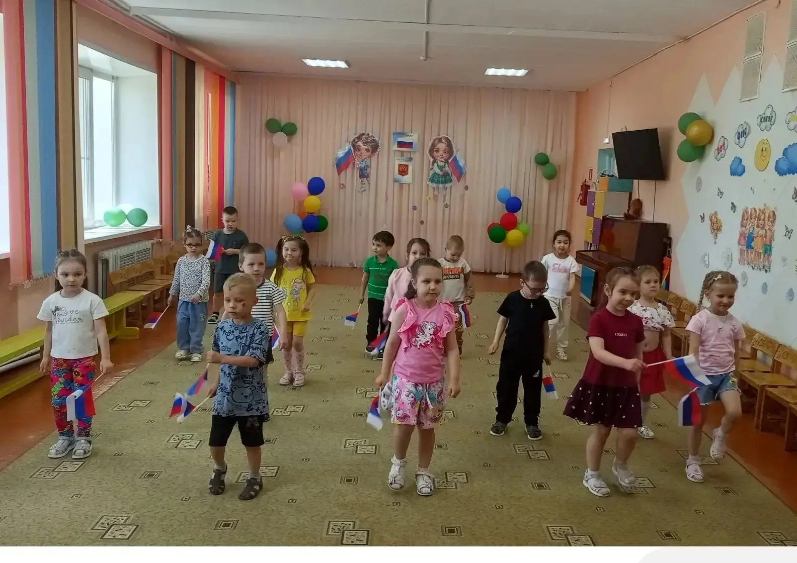 🇷🇺Ребята группы "Звёздочки" отметили День России спортивными эстафетами, где смогли показать какие