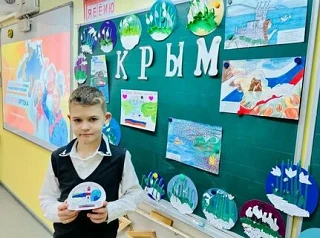 🇷🇺В нашей школе сегодня прошли тематические классные часы, посвящённые Дню воссоединения Крыма с Рос